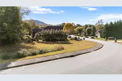 924 Barrington Drive, Lenoir, NC 28645 - Photo 11