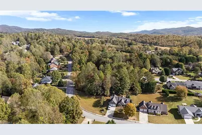 924 Barrington Drive, Lenoir, NC 28645 - Photo 3