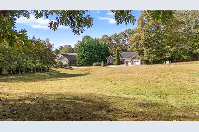 924 Barrington Drive, Lenoir, NC 28645 - Photo 15