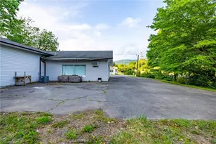 123 Buck Mountain Cir, West Jefferson, NC 28694 - Photo 5