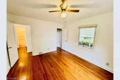 2718 Robin Hood Drive, Greensboro, NC 27408 - Photo 11