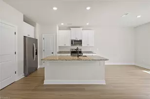 421 Robindale Ct, Winston-Salem, NC 27107 - Photo 9