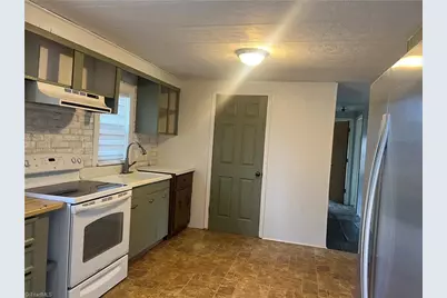 184 Benjamin Street, Mount Airy, NC 27030 - Photo 3