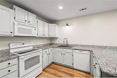 4080 Huntingreen Lane #D, Winston-Salem, NC 27106 - Photo 9