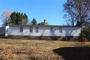 139 Crestwood Cir, Lexington, NC 27295 - Photo 3