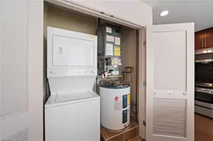 201 N Elm St, Greensboro, NC 27401 - Photo 37