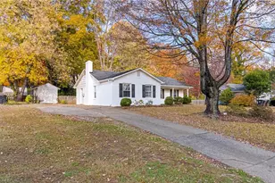 3108 Beaconwood Dr, Greensboro, NC 27455 - Photo 3