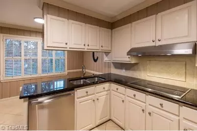 1405 Lyndhurst Drive, High Point, NC 27262 - Photo 9