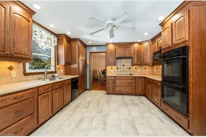 300 Gloucestershire Road, Winston-Salem, NC 27104 - Photo 9