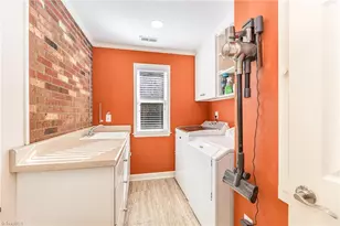 300 Gloucestershire Rd, Winston-Salem, NC 27104 - Photo 25