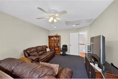 3112 Peninsula Drive, Jamestown, NC 27282 - Photo 37