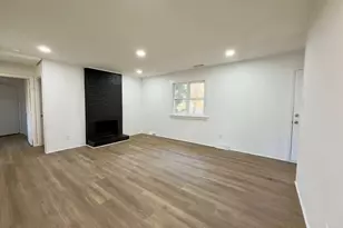 2913 Marthas Pl, Greensboro, NC 27408 - Photo 3