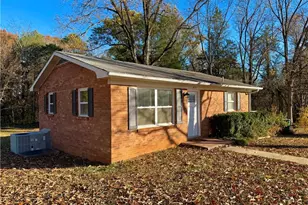 421 Sycamore Cir, Yadkinville, NC 27055 - Photo 3