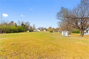 1604 Brooks Rd, Reidsville, NC 27320 - Photo 21