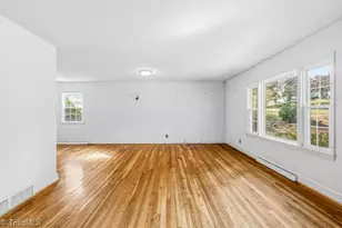 2311 Fernwood Dr, Greensboro, NC 27408 - Photo 9