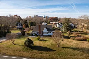 624 52 Bypass E, Pilot Mountain, NC 27041 - Photo 3