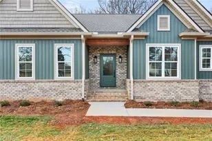 194 N Peace Haven Rd, Winston-Salem, NC 27104 - Photo 5