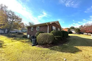 1103 Glynis Ln, Greensboro, NC 27406 - Photo 3