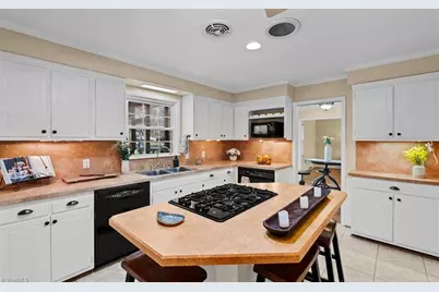 104 Bellwood Court, Jamestown, NC 27282 - Photo 7