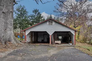 131 N Middleton St, Robbins, NC 27325 - Photo 5