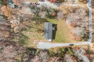 3829 Gayle Dr, Haw River, NC 27258 - Photo 5