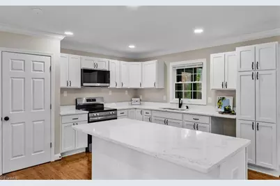 3555 Cherry Lane, Greensboro, NC 27405 - Photo 15