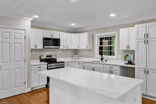 3555 Cherry Ln, Greensboro, NC 27405 - Photo 15