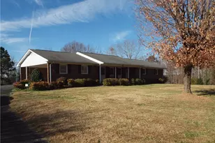 206 Oak Leaf Rd, Asheboro, NC 27205 - Photo 1