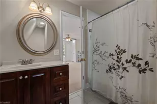 124 Beverly Pl, Greensboro, NC 27403 - Photo 33