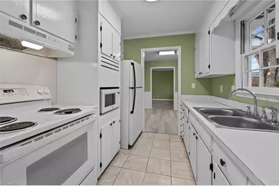 2403 Four Seasons Boulevard, Greensboro, NC 27407 - Photo 5