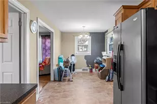 133 South St, Elkin, NC 28621 - Photo 9