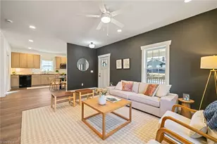 207 W Holt St, Burlington, NC 27217 - Photo 7