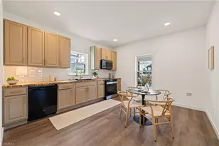 207 W Holt St, Burlington, NC 27217 - Photo 9