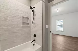 207 W Holt St, Burlington, NC 27217 - Photo 21