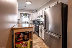 1135 Glendale Dr, Greensboro, NC 27406 - Photo 11