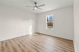 708 Ferndale Dr, Thomasville, NC 27360 - Photo 15