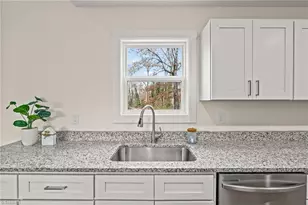 708 Ferndale Dr, Thomasville, NC 27360 - Photo 13