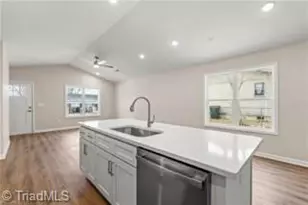 707 Trotter St, Thomasville, NC 27360 - Photo 7