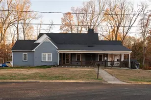 18 Pershing St, Thomasville, NC 27360 - Photo 3