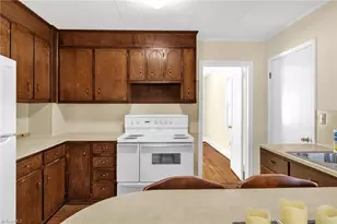 916 Forest St, Reidsville, NC 27320 - Photo 11