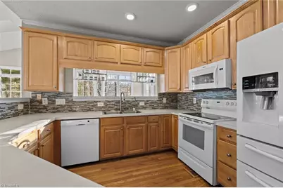 3103 Meadowland Terrace, Greensboro, NC 27406 - Photo 9