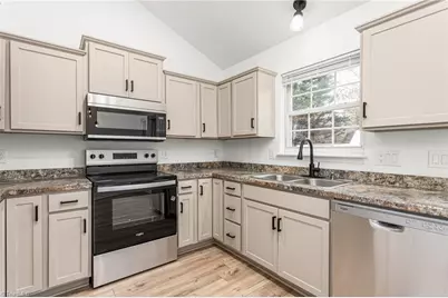 111 W Butler Avenue, Liberty, NC 27298 - Photo 5