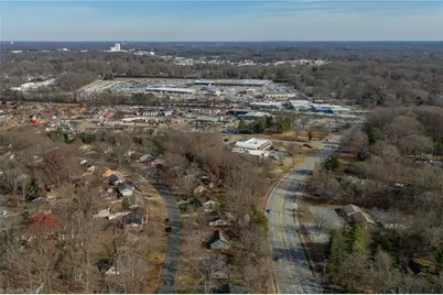 4811 Chaucer Drive, Greensboro, NC 27407 - Photo 37