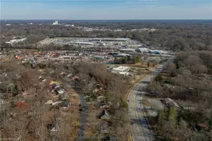 4811 Chaucer Dr, Greensboro, NC 27407 - Photo 37