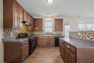 4018 Bow Ct, Burlington, NC 27215 - Photo 7