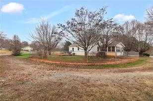 2552 Old US Hwy 52 S, Pilot Mountain, NC 27041 - Photo 35