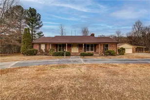 2126 Chestnut St, High Point, NC 27262 - Photo 5