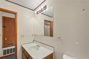 1006 Ardmore Dr, Greensboro, NC 27401 - Photo 17