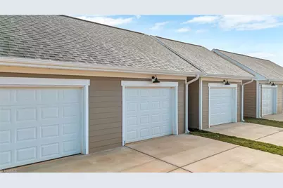 2113 24th Street Lane SE, Hickory, NC 28602 - Photo 3