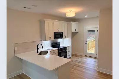 16 W Colonial Drive, Thomasville, NC 27360 - Photo 7